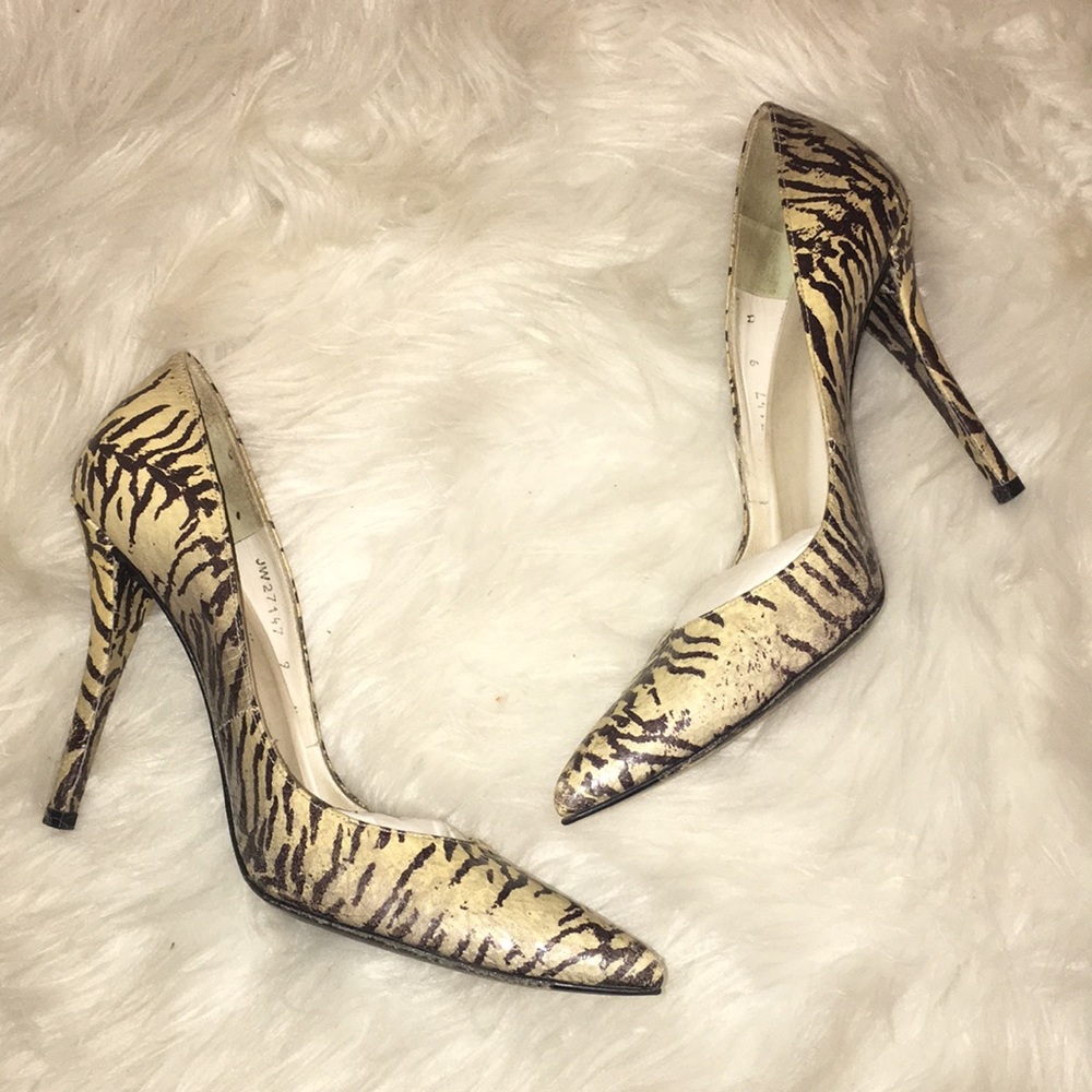 Stuart Weitzman pointed toe pump